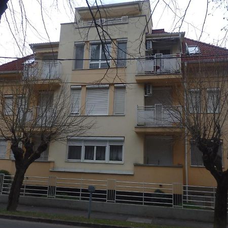 Zoe Apartman เฮวิซ ภายนอก รูปภาพ
